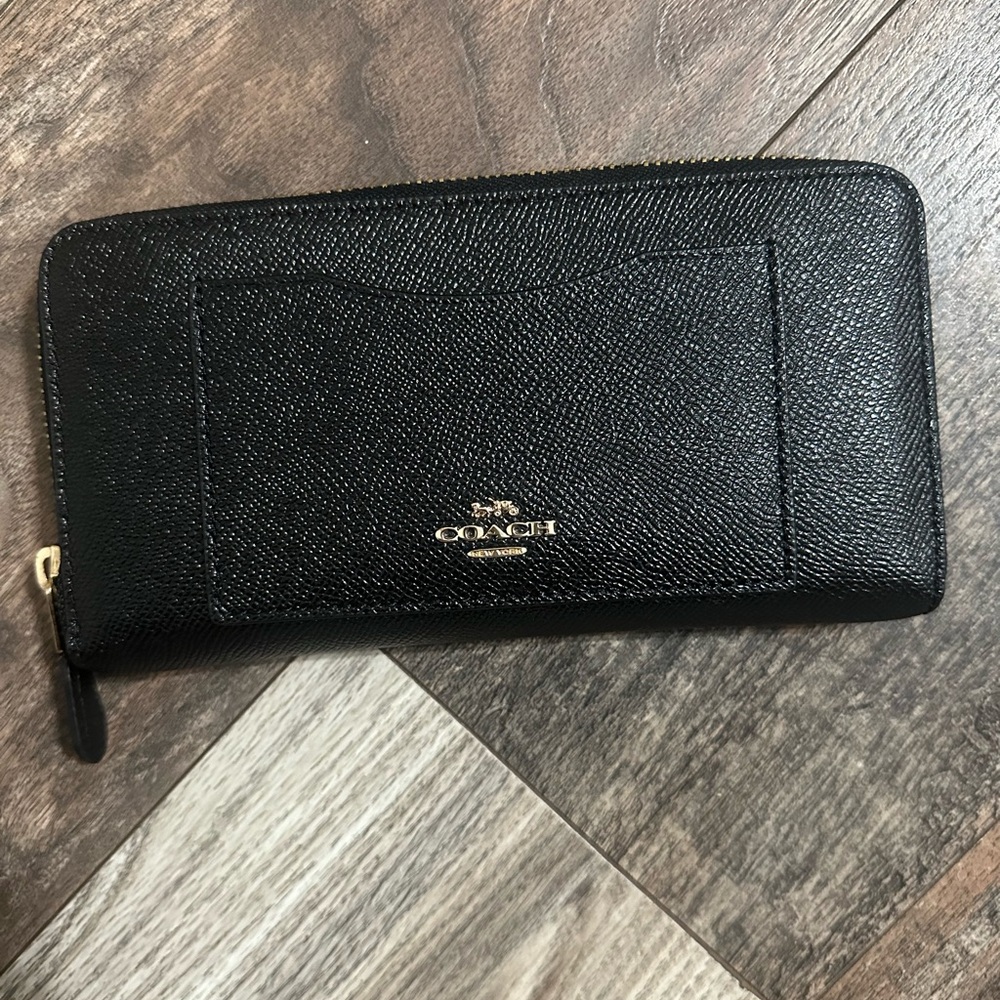 Coach Accordion Zip Wallet | Like New